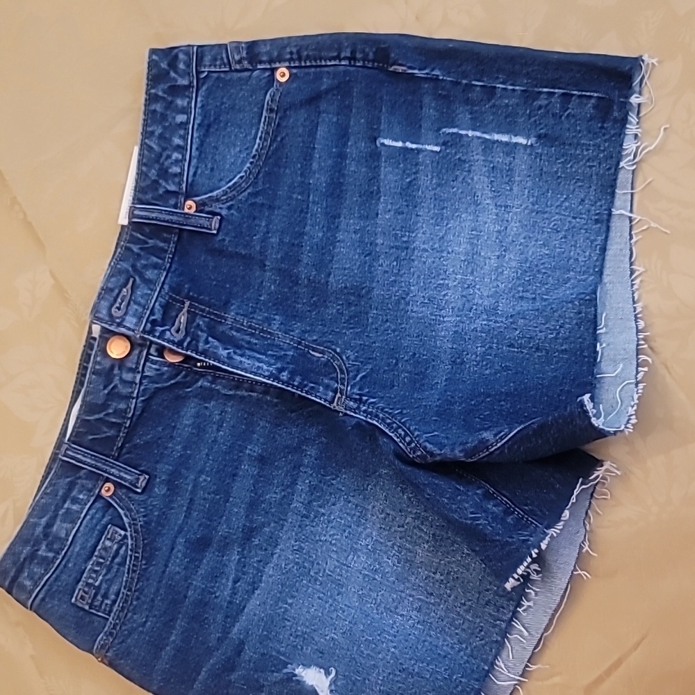 Women's  Vintage Distressed Midi stretch shorts, size 6